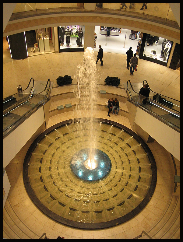 Wasserfontäne im Zentrum Limbecker Platz