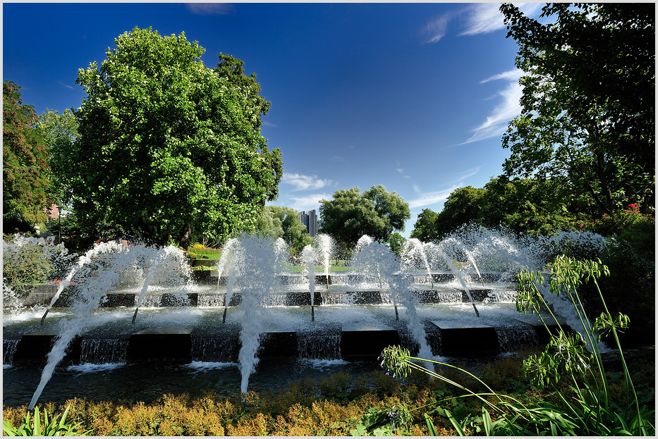 Wasserfontänen im Park von Blanten und Blomen