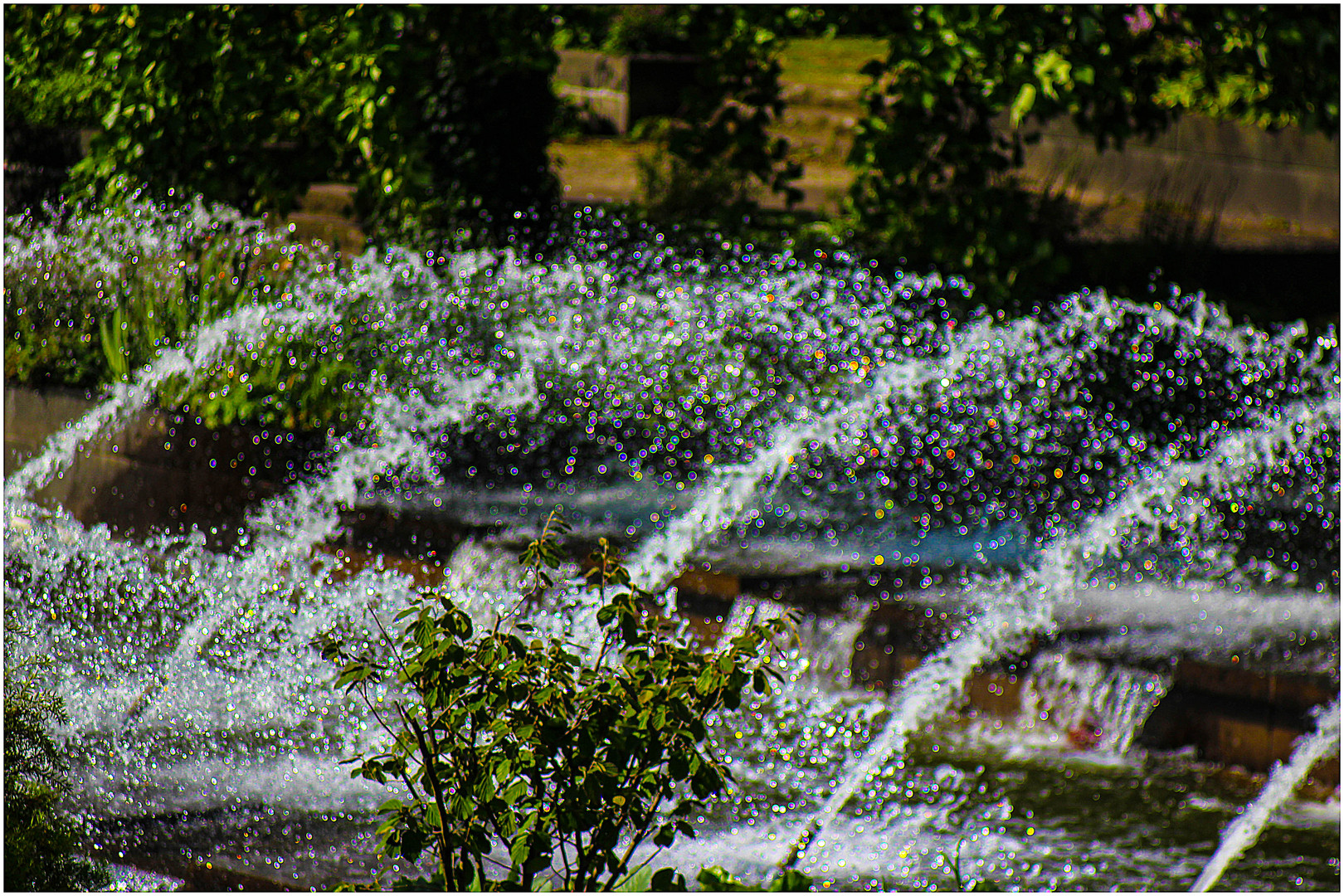 Wasserfontänen ... mit "Wasserkonfetti-Effekt" ...