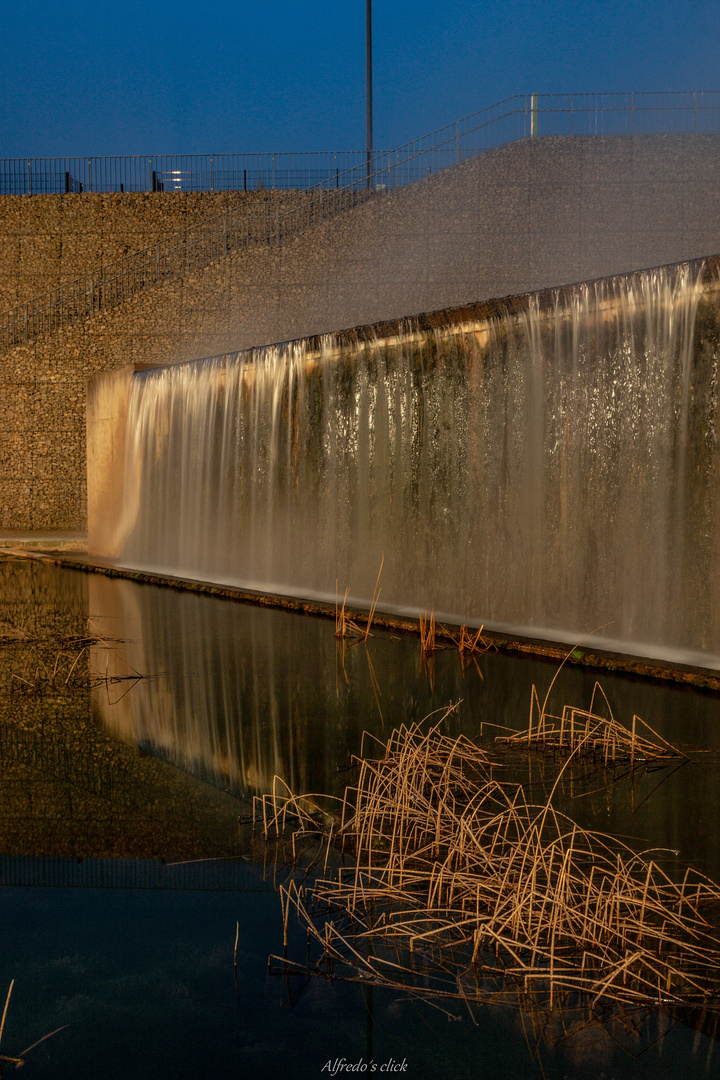  Wassergarten bei Nacht*