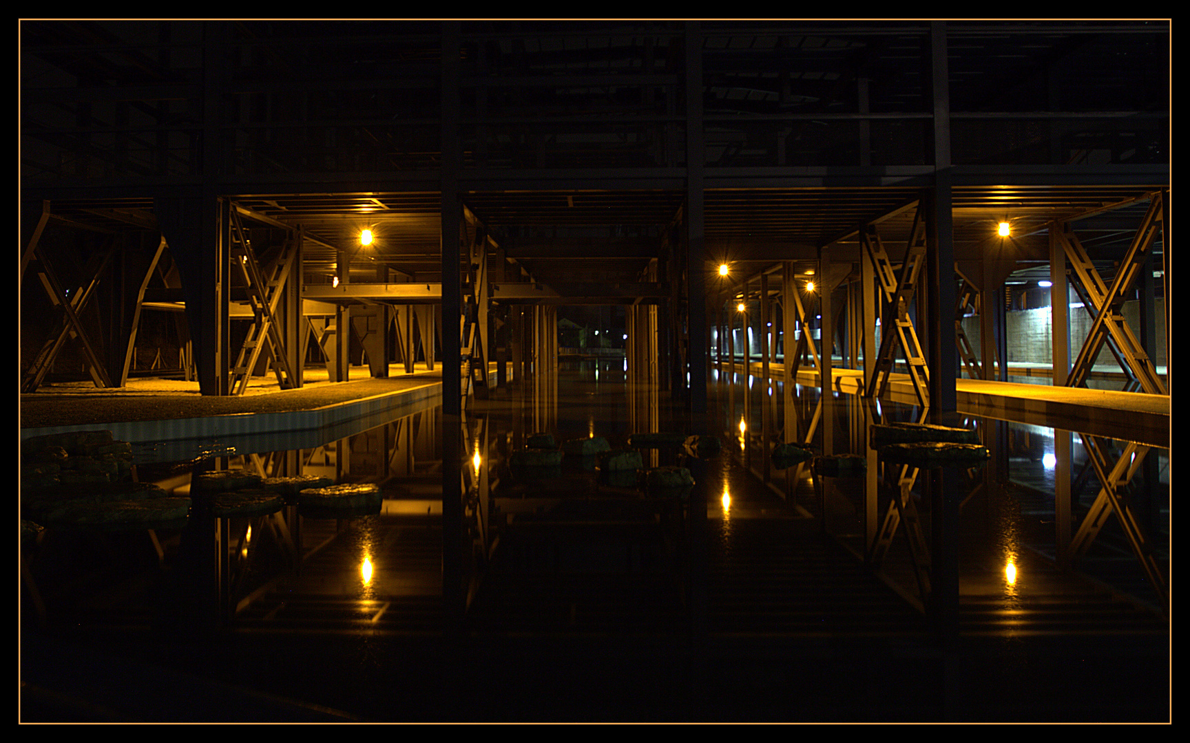 Wassergarten bei Nacht