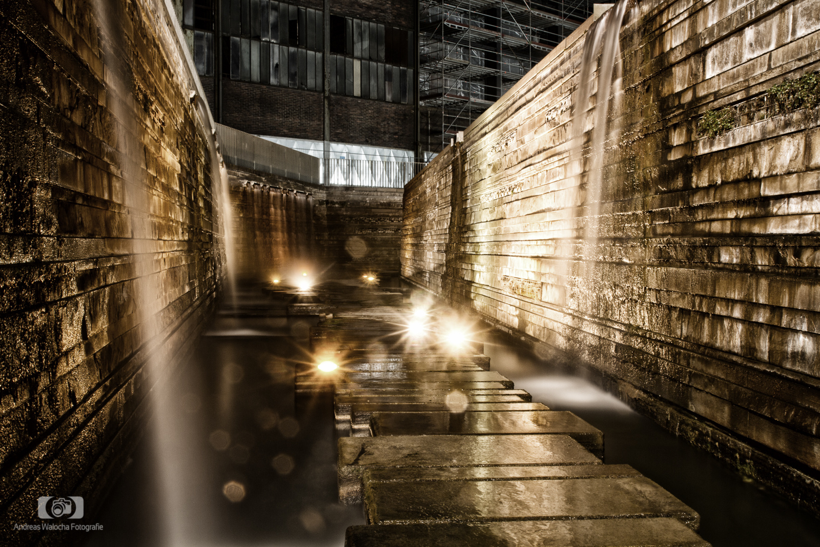 Wassergarten in Landsweiler Reden bei Nacht.