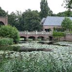 Wassergraben am Schloss Moyland