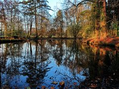 Wassergraben bei Schloss Hülchrath