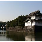 Wassergraben und Gebäude des Kaiserpalastes in Tokyo