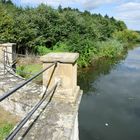 Wassergräben zieren das Anwesen