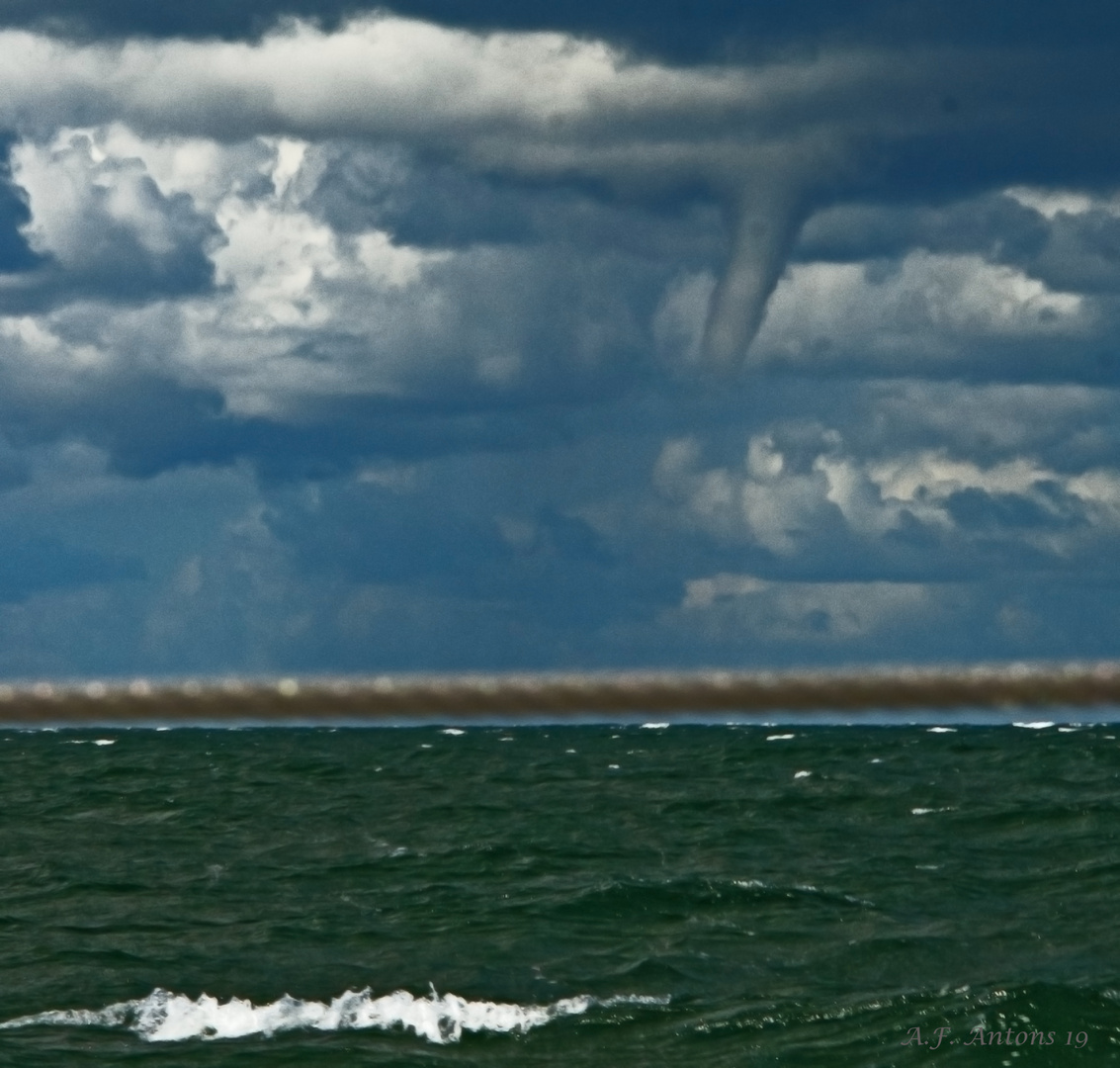 Wasserhose 2 sm westlich von Hiddensee