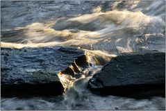 Wasserkraft im Morgenlicht