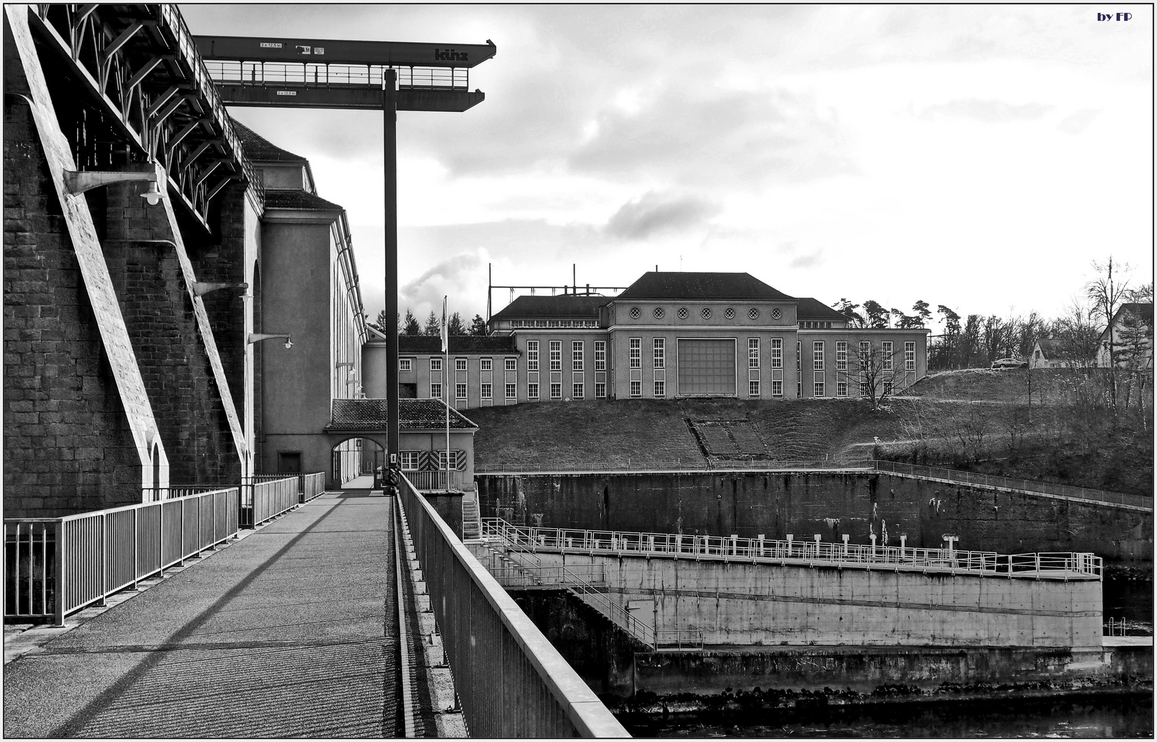 Wasserkraftwerk am Rhein