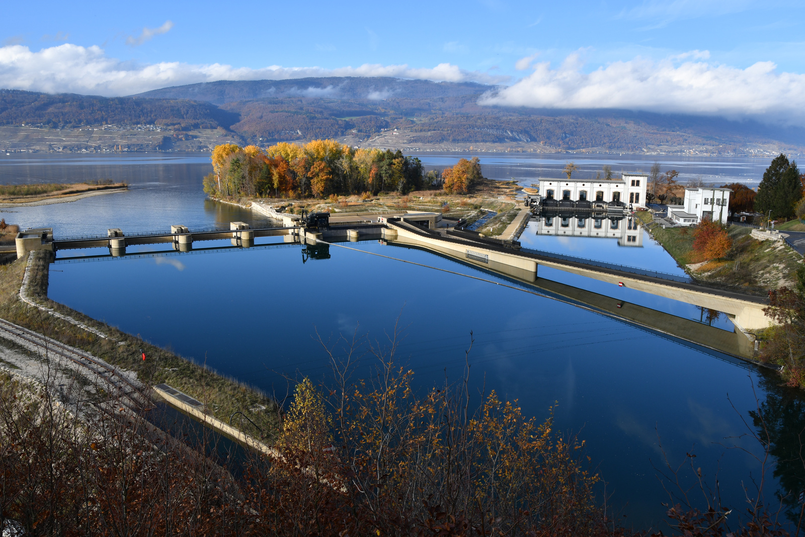Wasserkraftwerk-Hagneck Foto & Bild | landschaft, bach, fluss & see