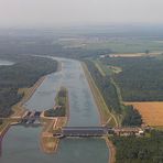 Wasserkraftwerk und Schleuse von Marckolsheim, am Rhein, in Elsass