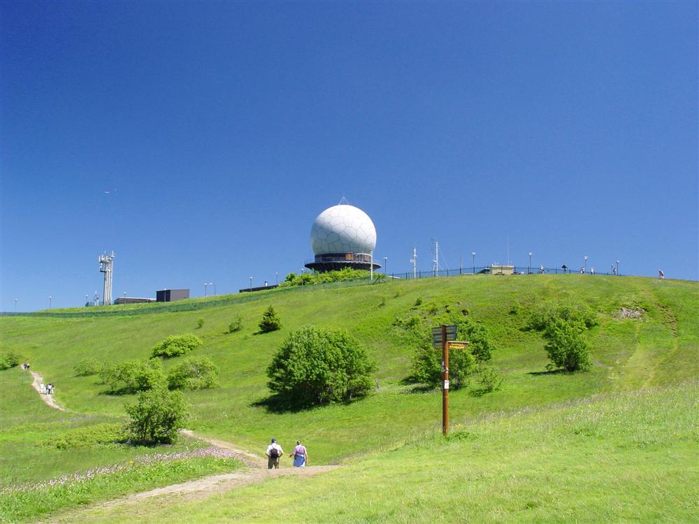 Wasserkuppe - Empfangsstation im Sommer