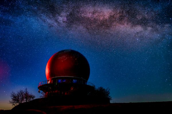 Wasserkuppen Radom plus Milchstraße