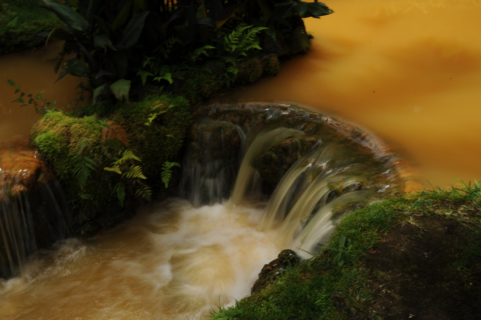 Wasserlauf im "Terra Nostra Park"