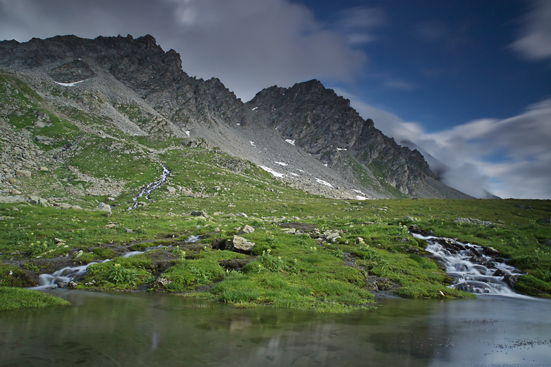 Wasserlauf und Wolkenzug