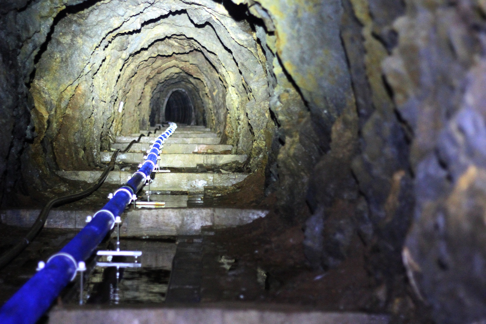 Wasserleitung im Stollen 2