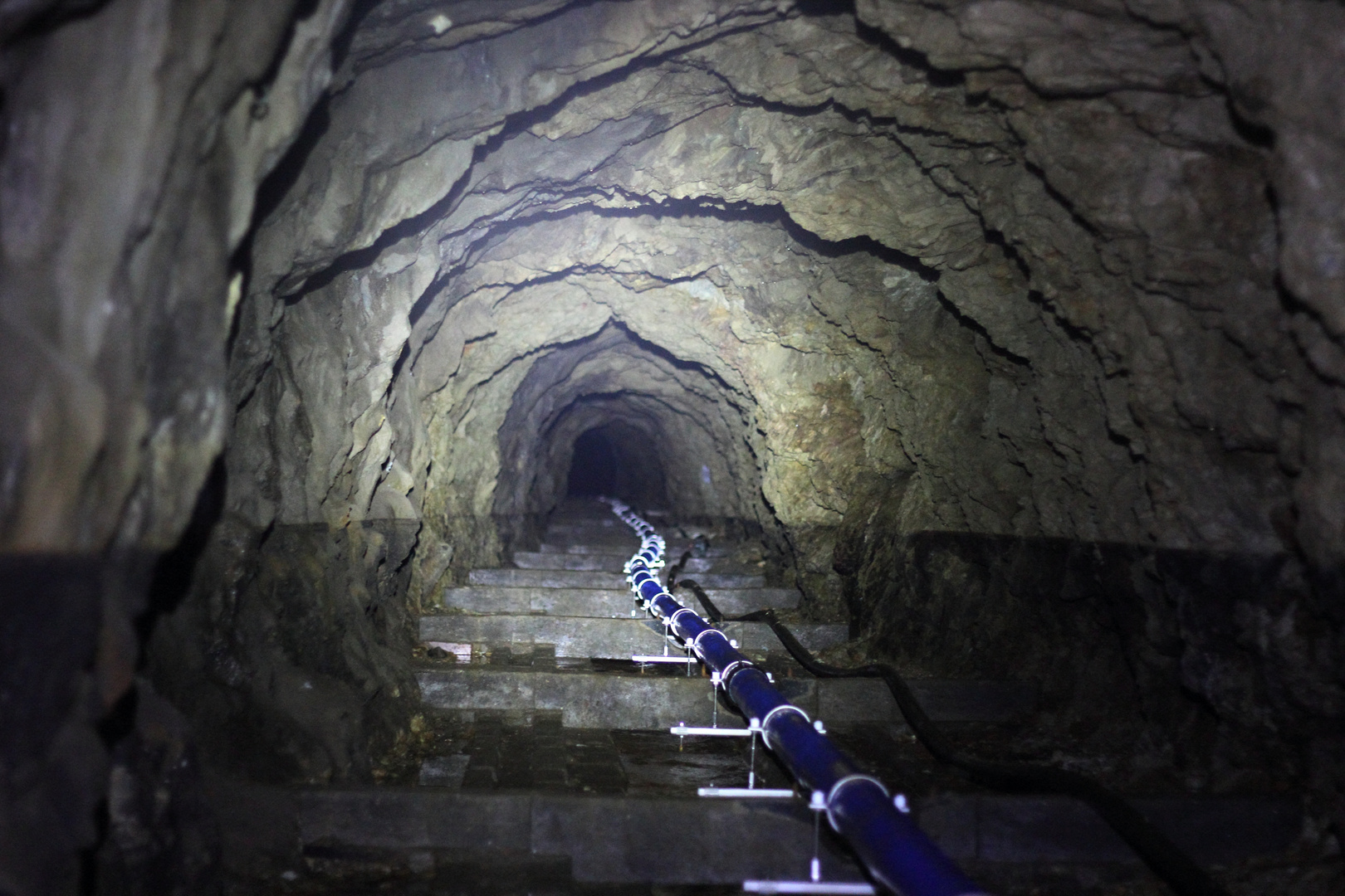 Wasserleitungen im Stollen