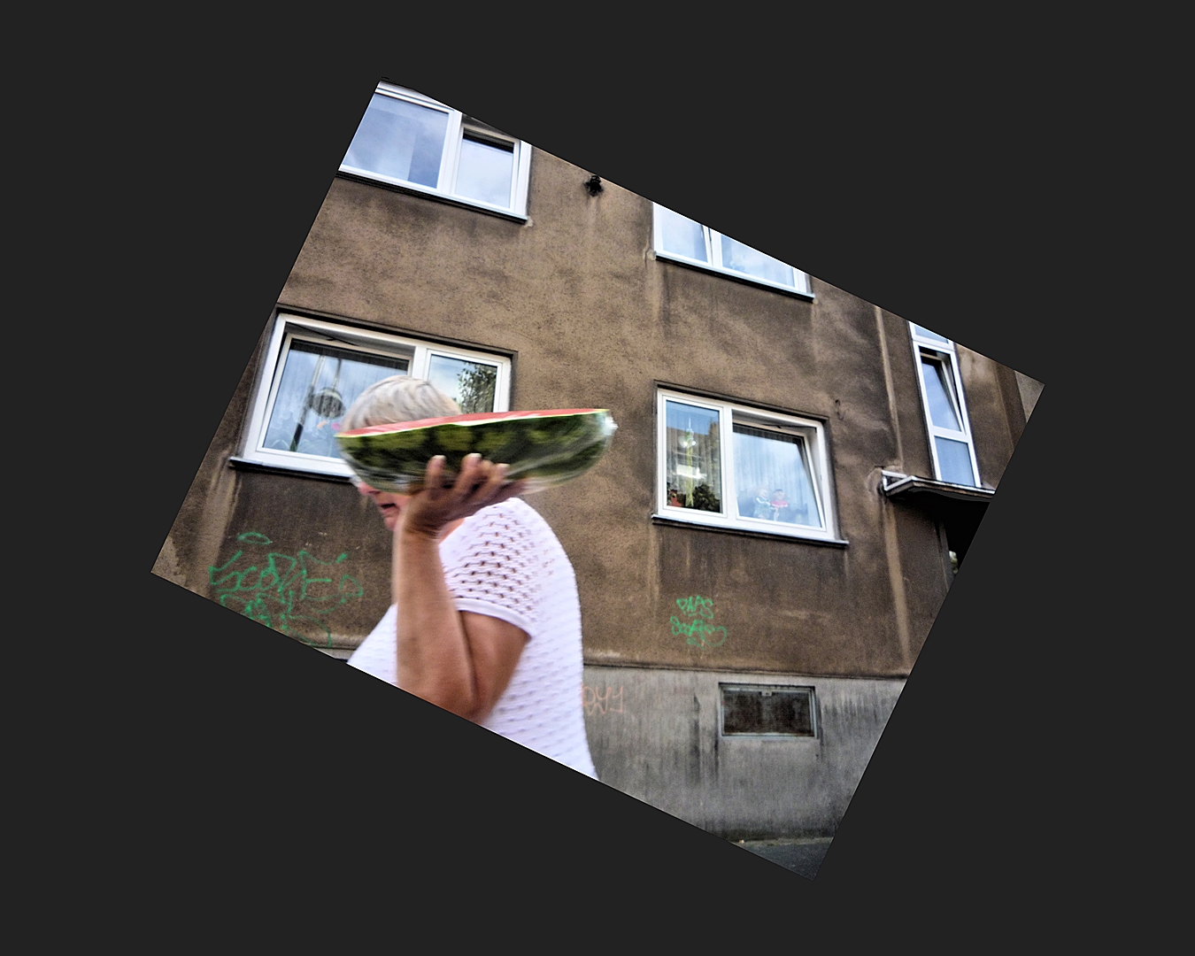 Wassermelone Frau Höhenberg Fenster Haus