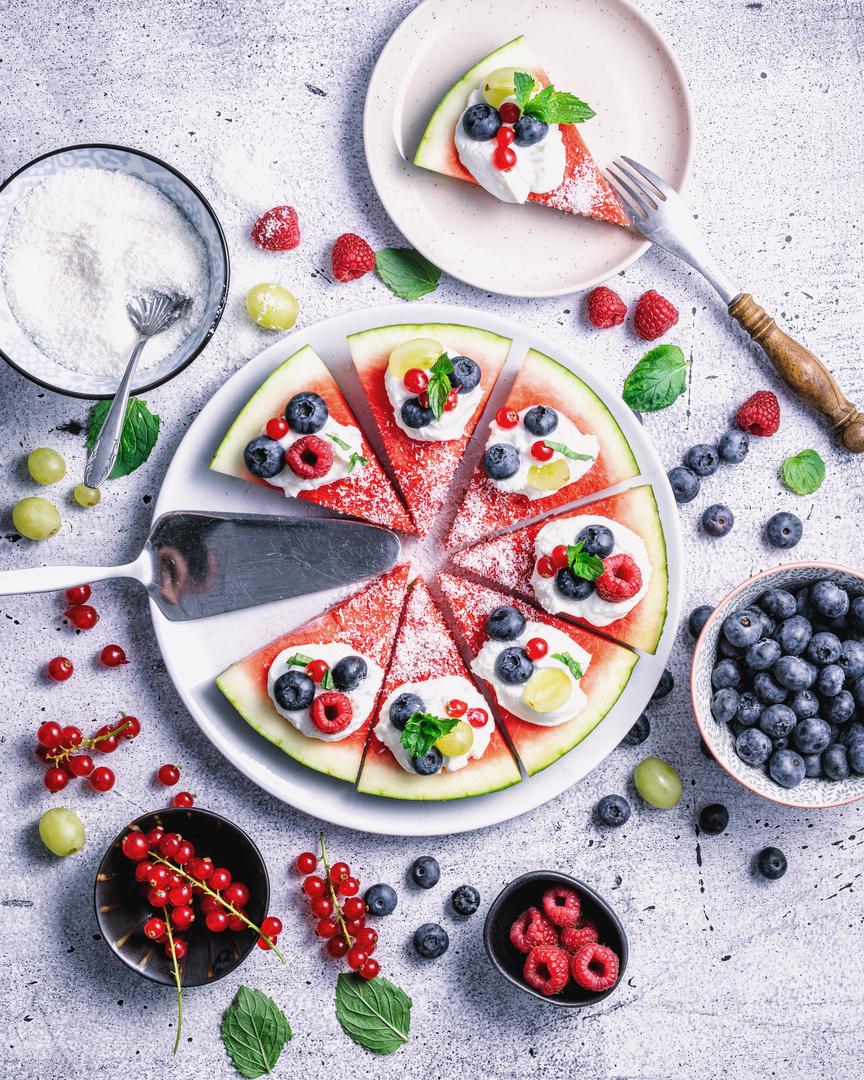 Wassermelonenpizza mit Beeren