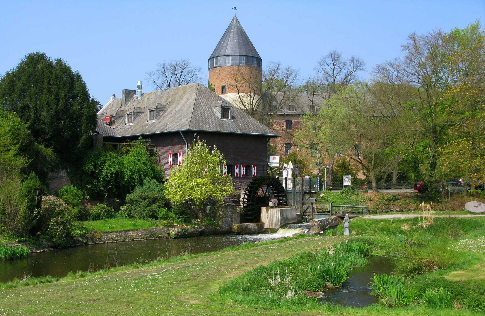 Wassermühle und Burg Brügge