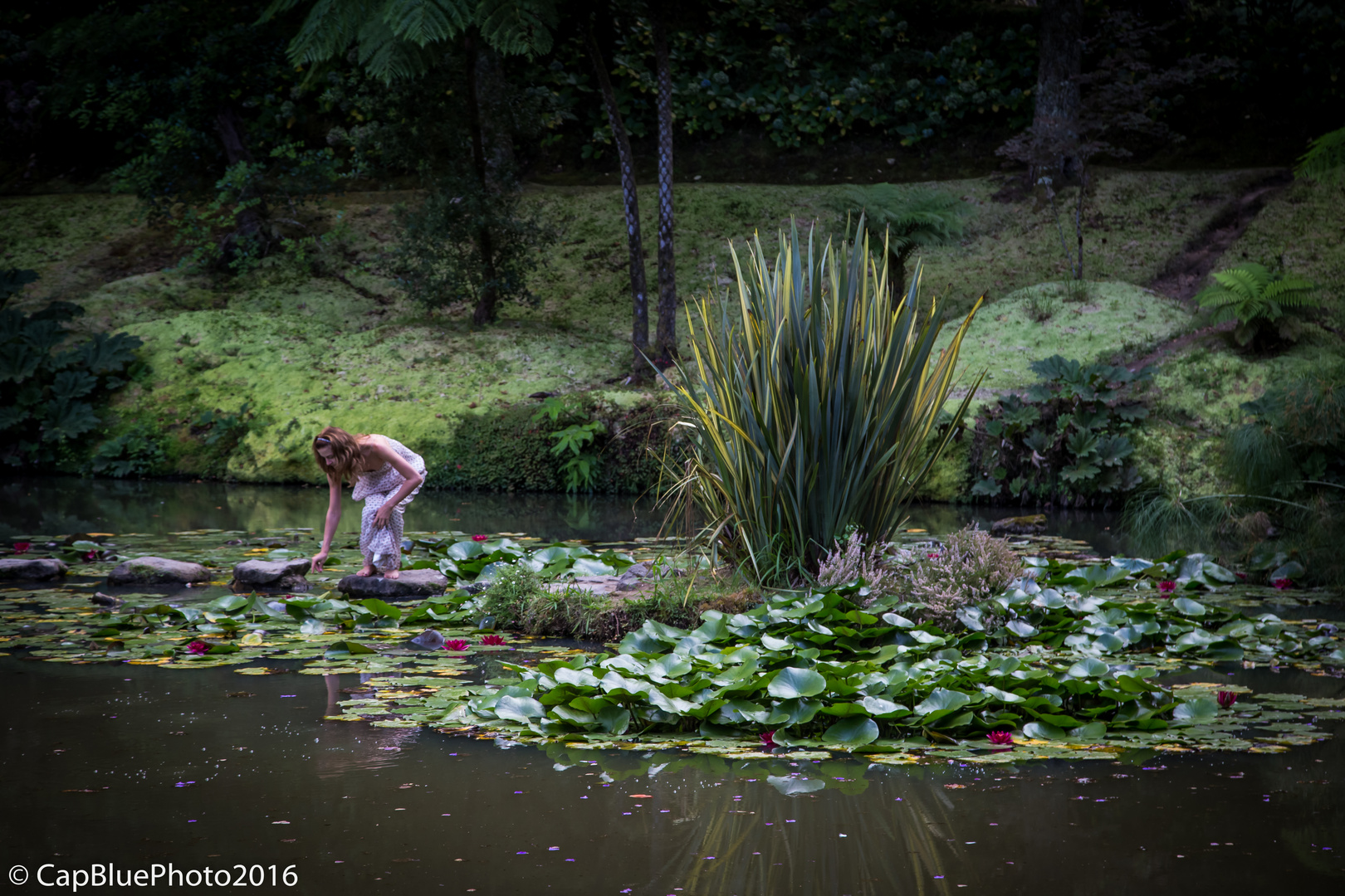 Wassernixe am Seerosenteich von Parque Terra Nostra