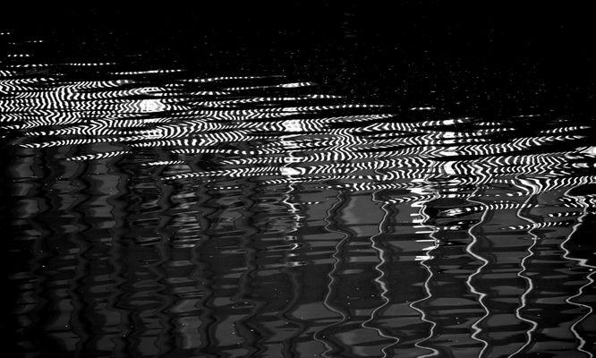 Wasseroberflächenspiegelung