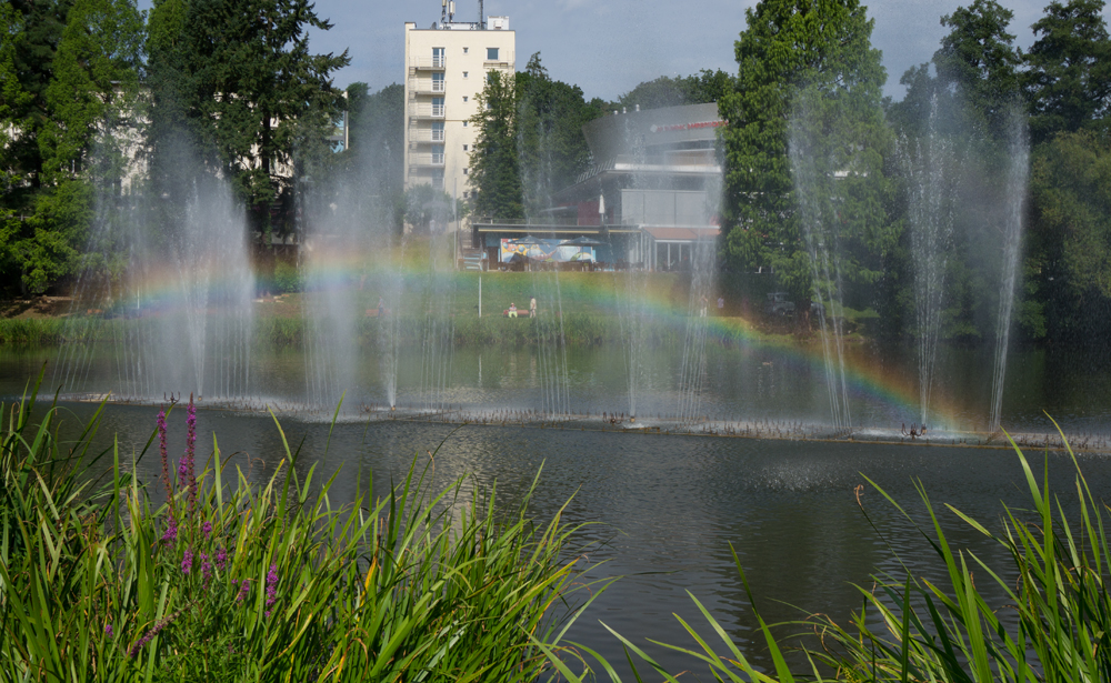 Wasserorgel mit Regenbogen