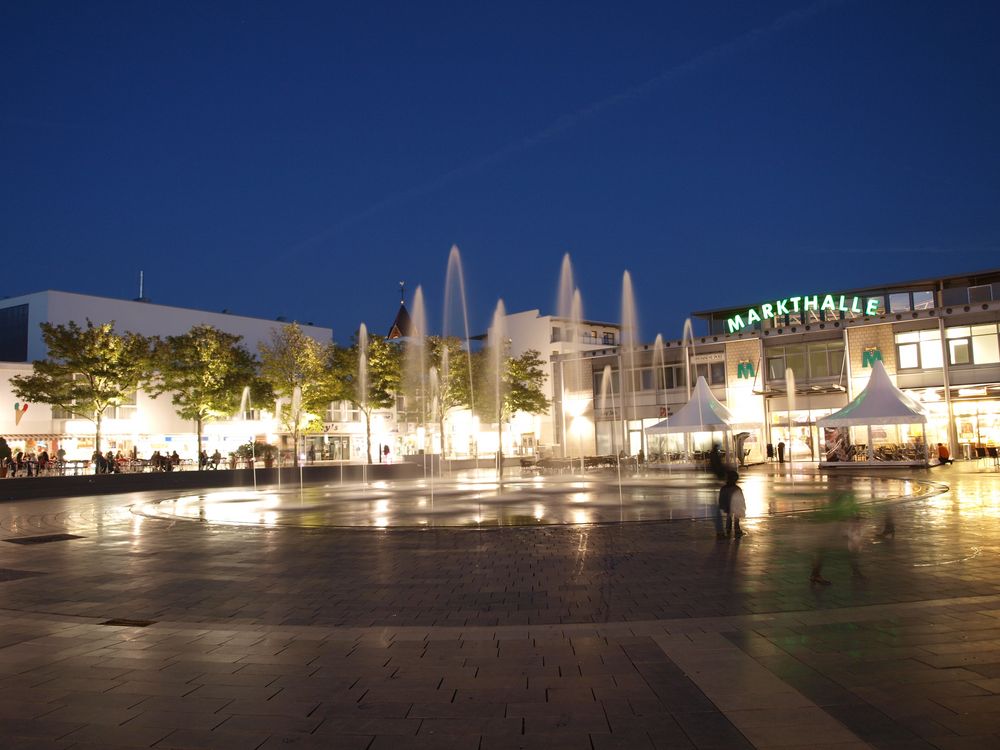 Wasserpiel auf dem Marktplatz in Langenfeld