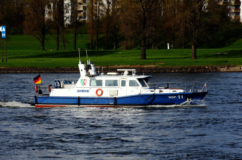 Wasserpolizei auf dem Rhein..