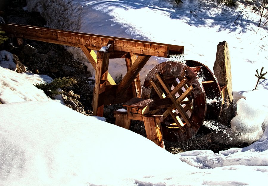 Wasserrad im Winter 