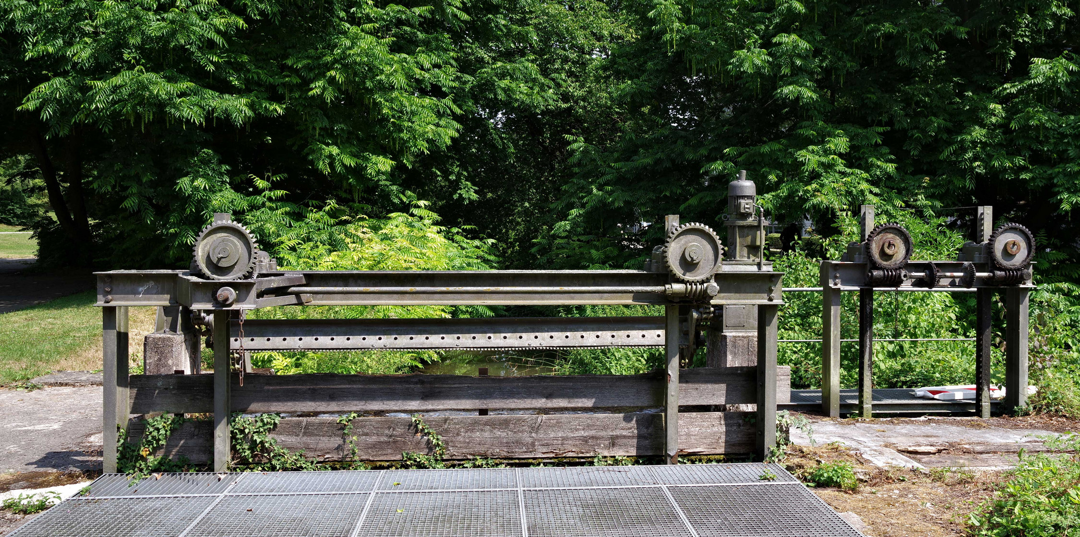 ..Wasserregulierung im Merkel-Park