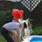 Wasserschlacht im Garten