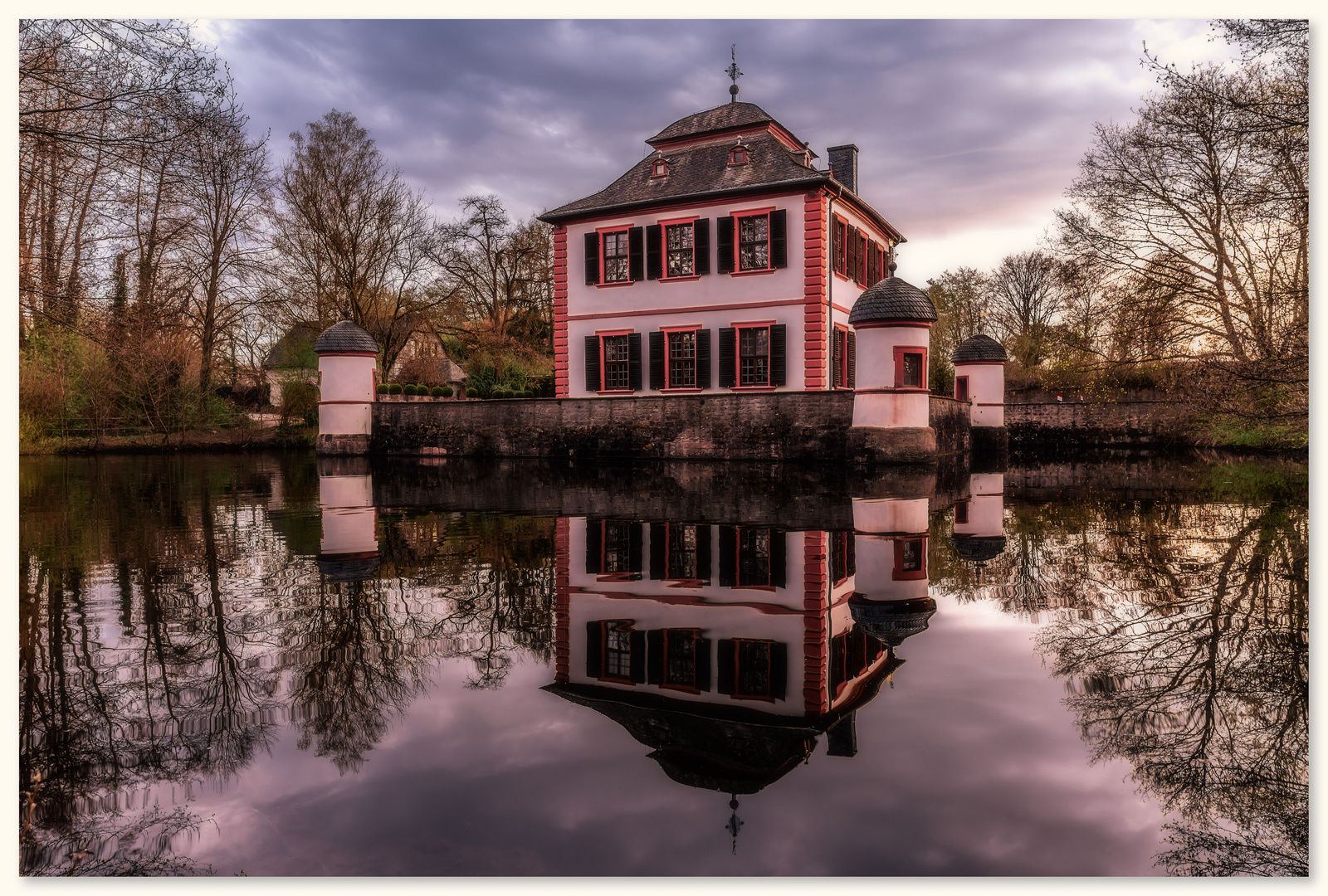 Wasserschlösschen in den frühen Abendstunden