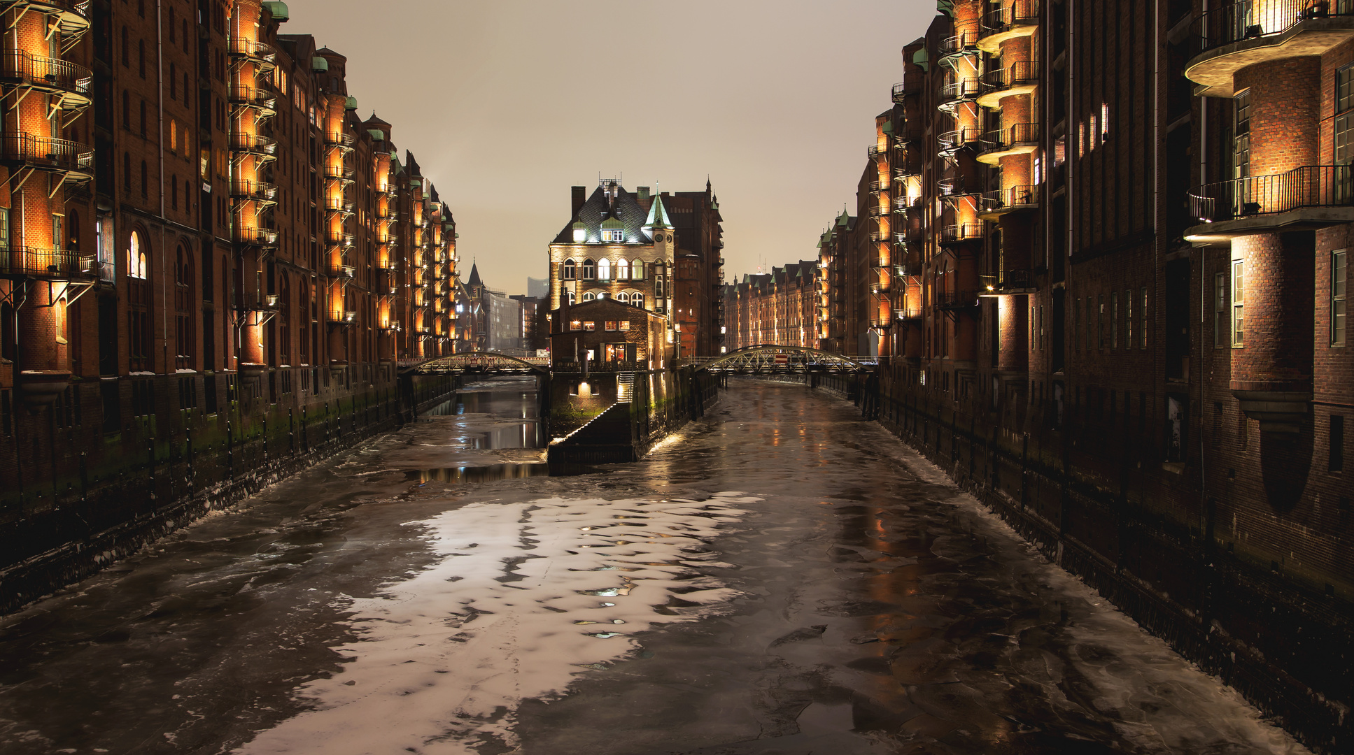 Wasserschlösschen in Hamburg bei Nacht die Zweite