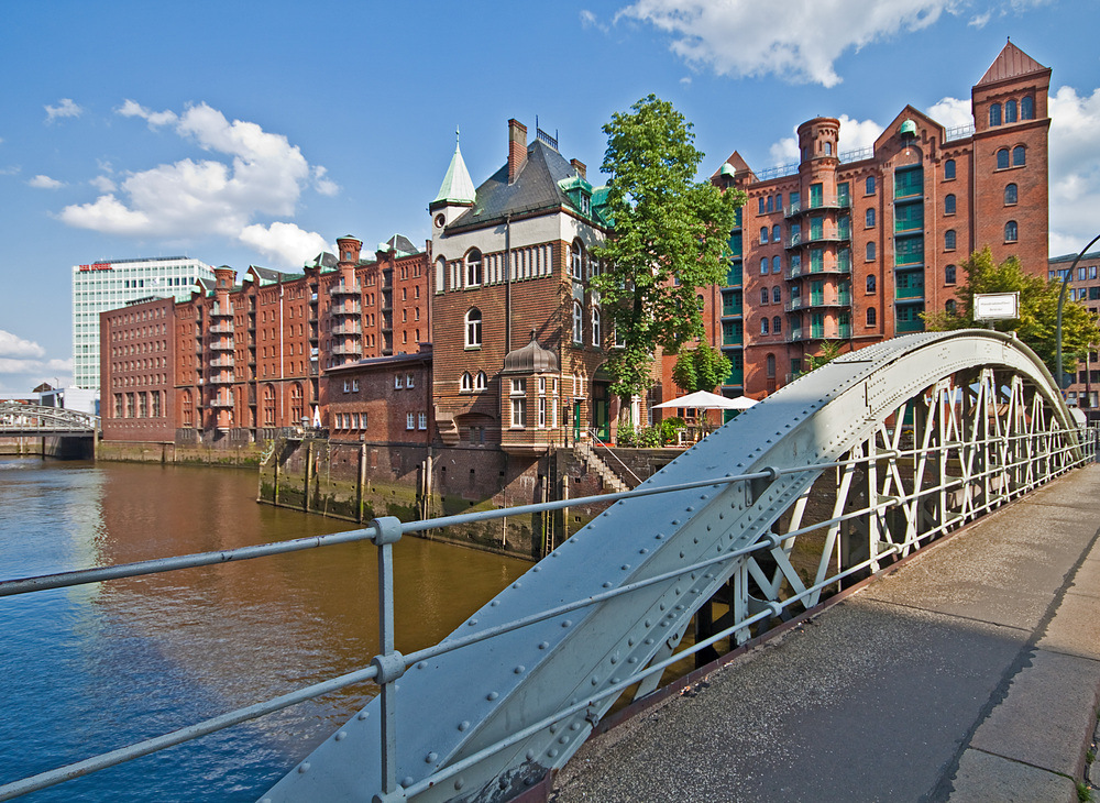 Wasserschlösschen mit Brücke