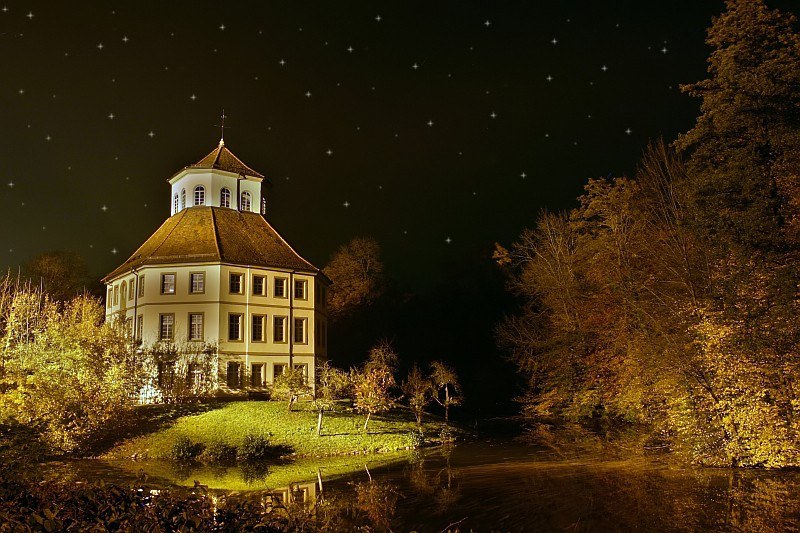 Wasserschloß bei Nacht