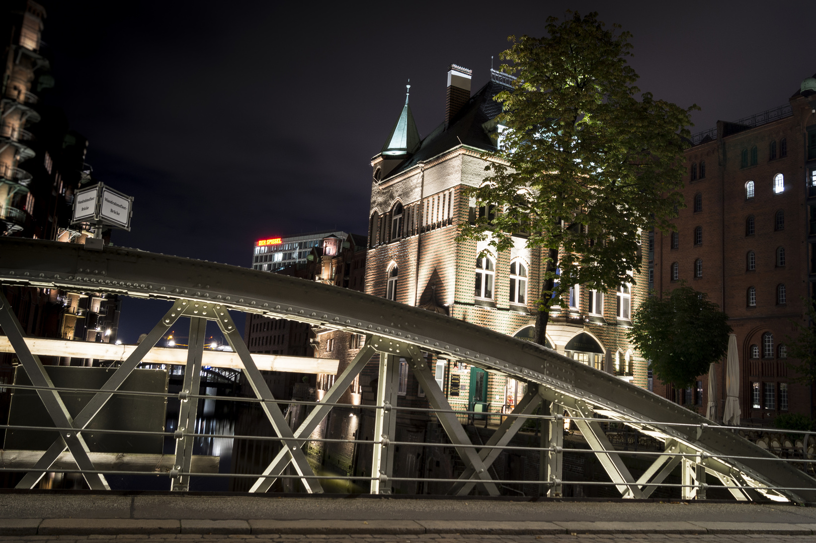 Wasserschloss bei Nacht