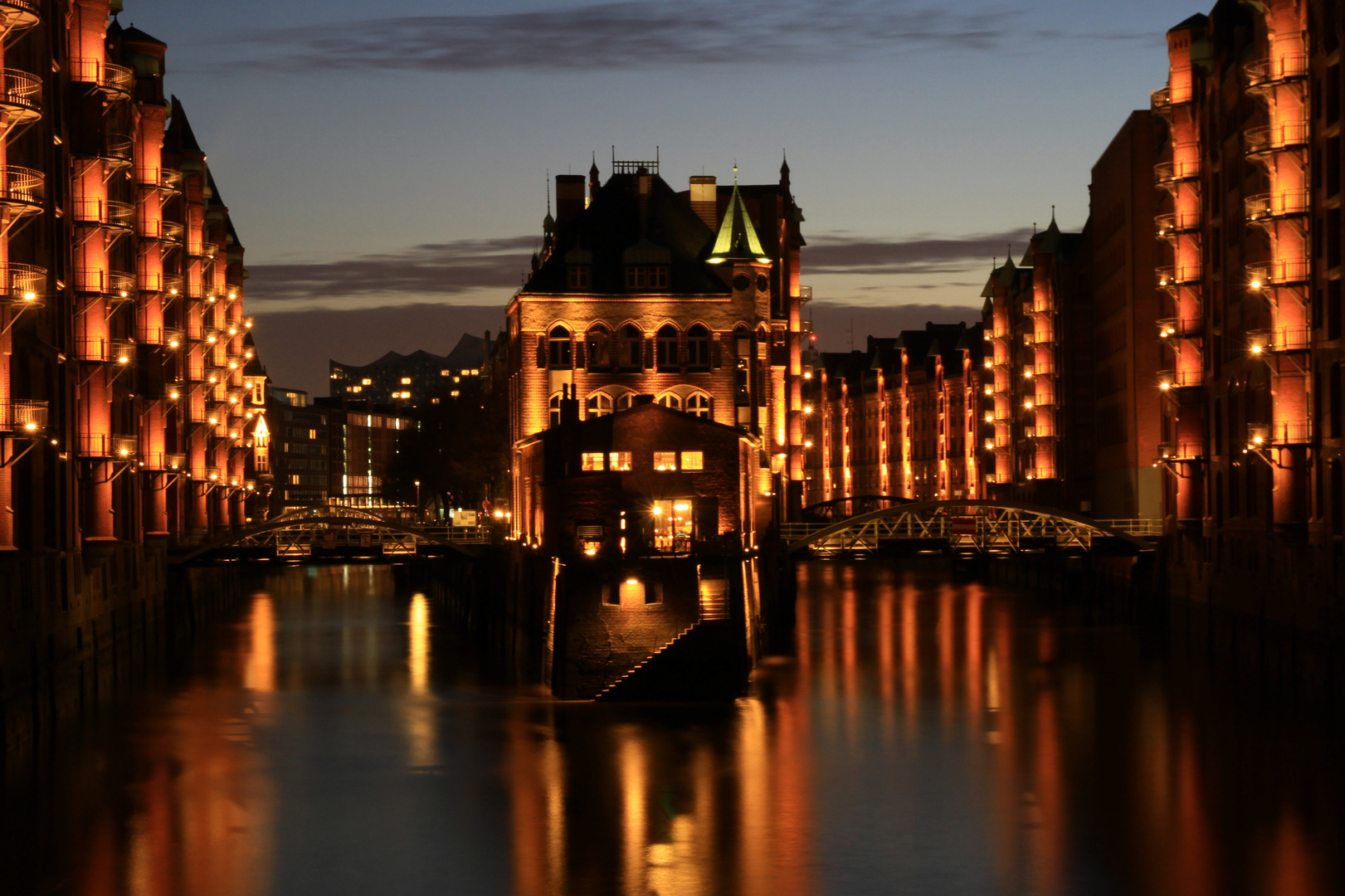 Wasserschloss bei Nacht