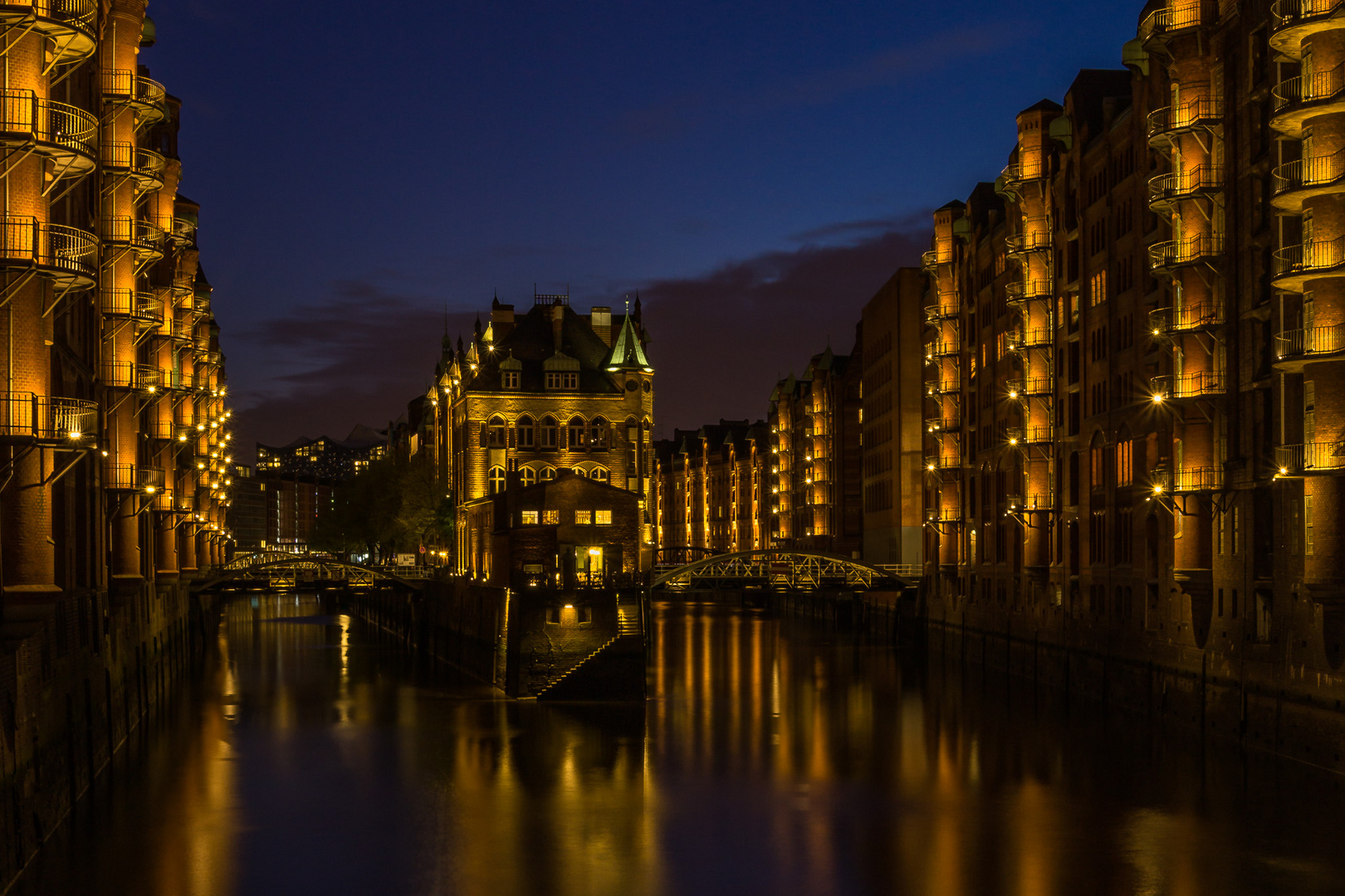 Wasserschloss bei Nacht