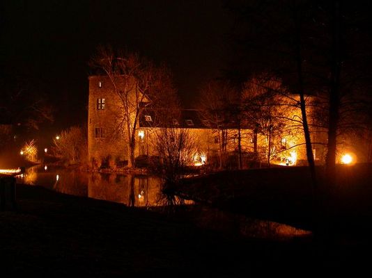Wasserschloß bei Nacht