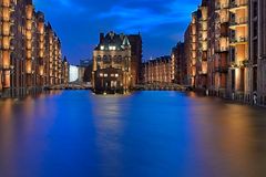 Wasserschloss bei Sturmflut