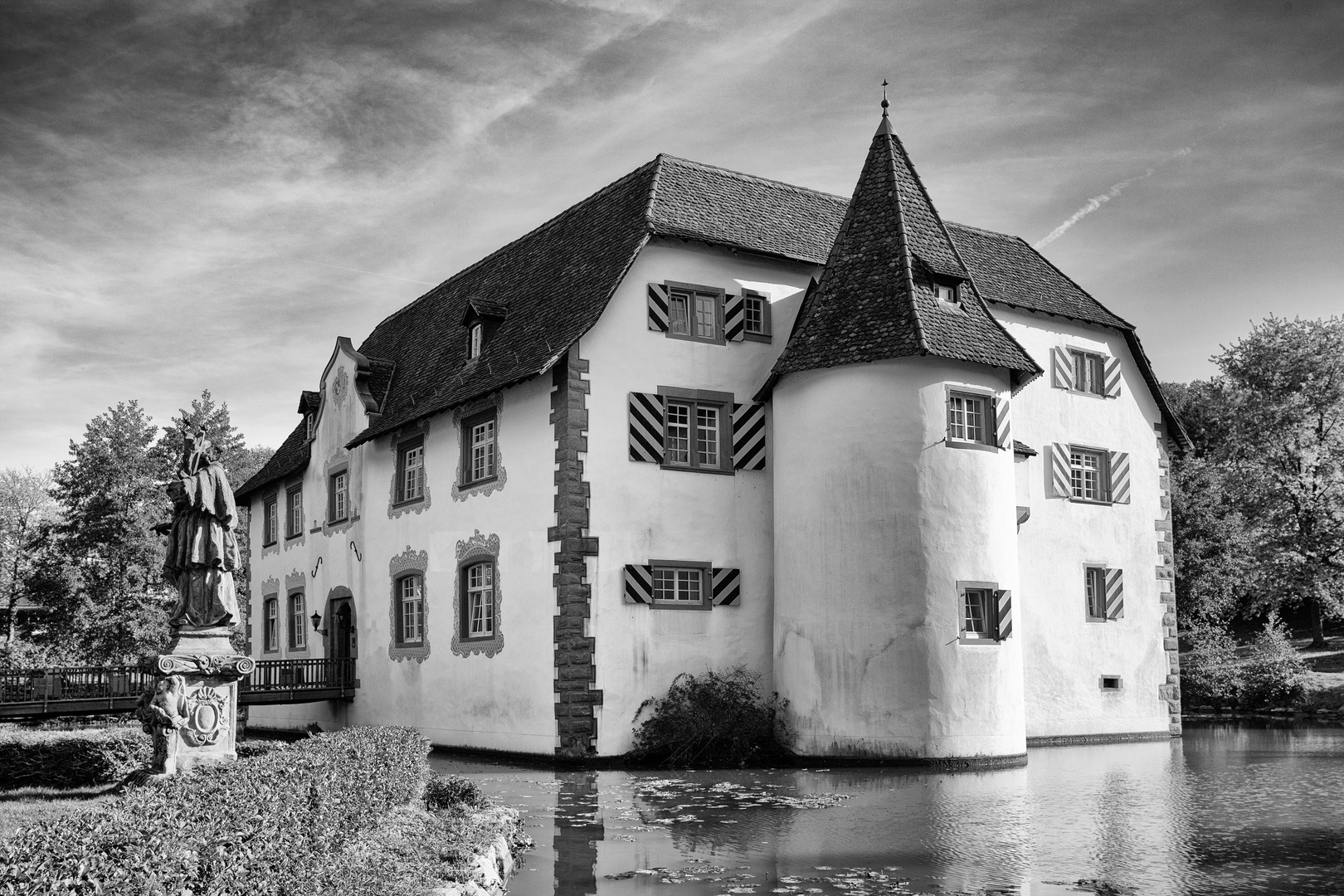 Wasserschloss D-Inzlingen s/w