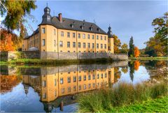 Wasserschloss Dyk im Herbstlicht