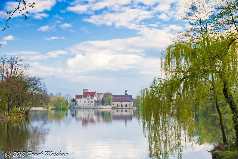 Wasserschloss Flechtingen am Mittag