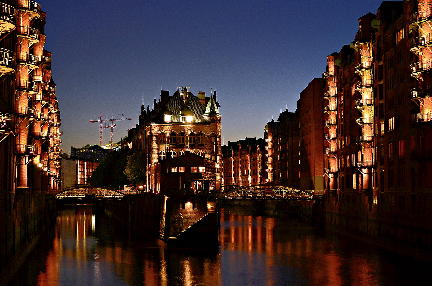 Wasserschloss Hamburg bei Nacht