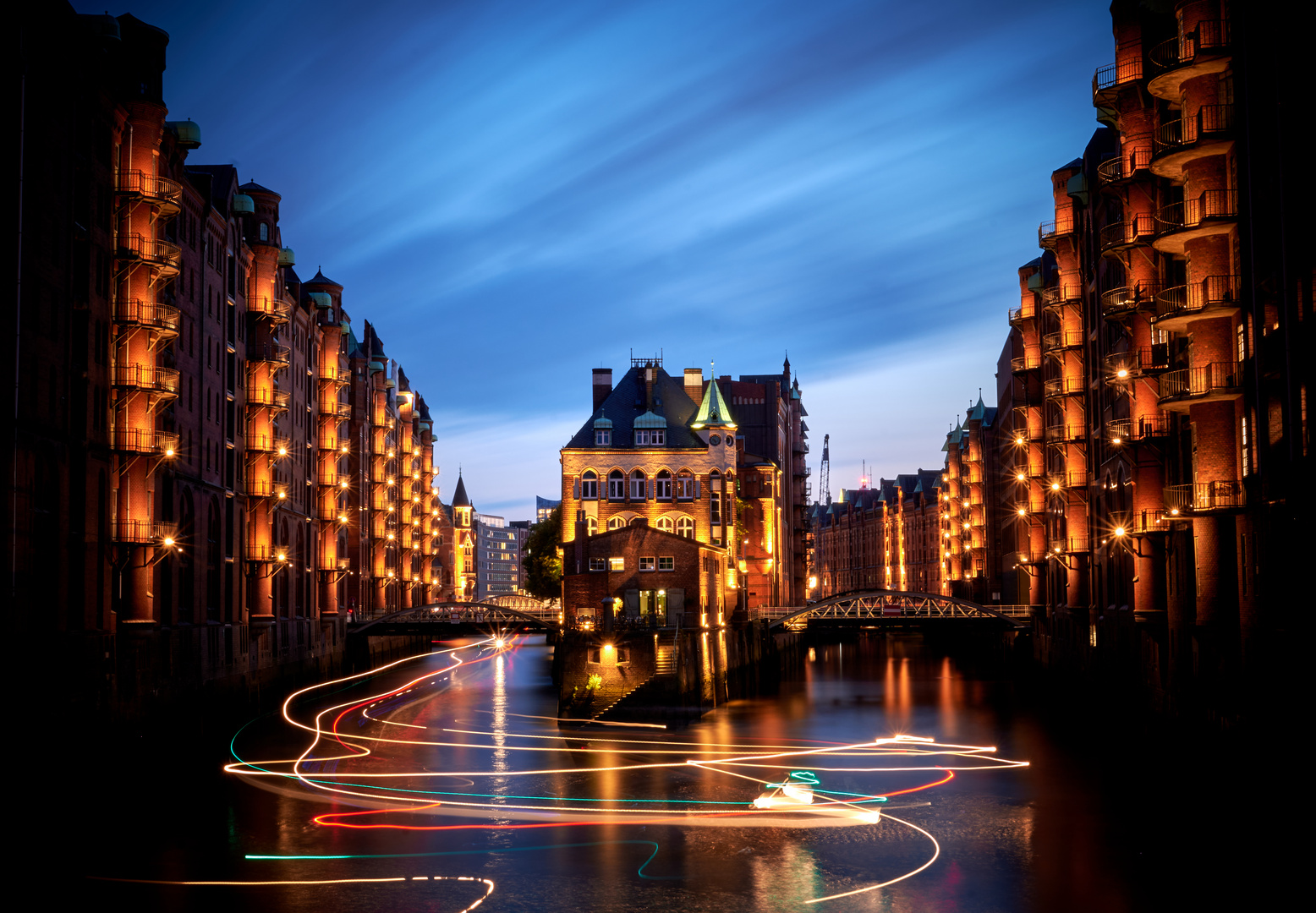 Wasserschloss Hamburg bei Nacht - 5m Edition / Watercastle Hamburg at night - 5m edition