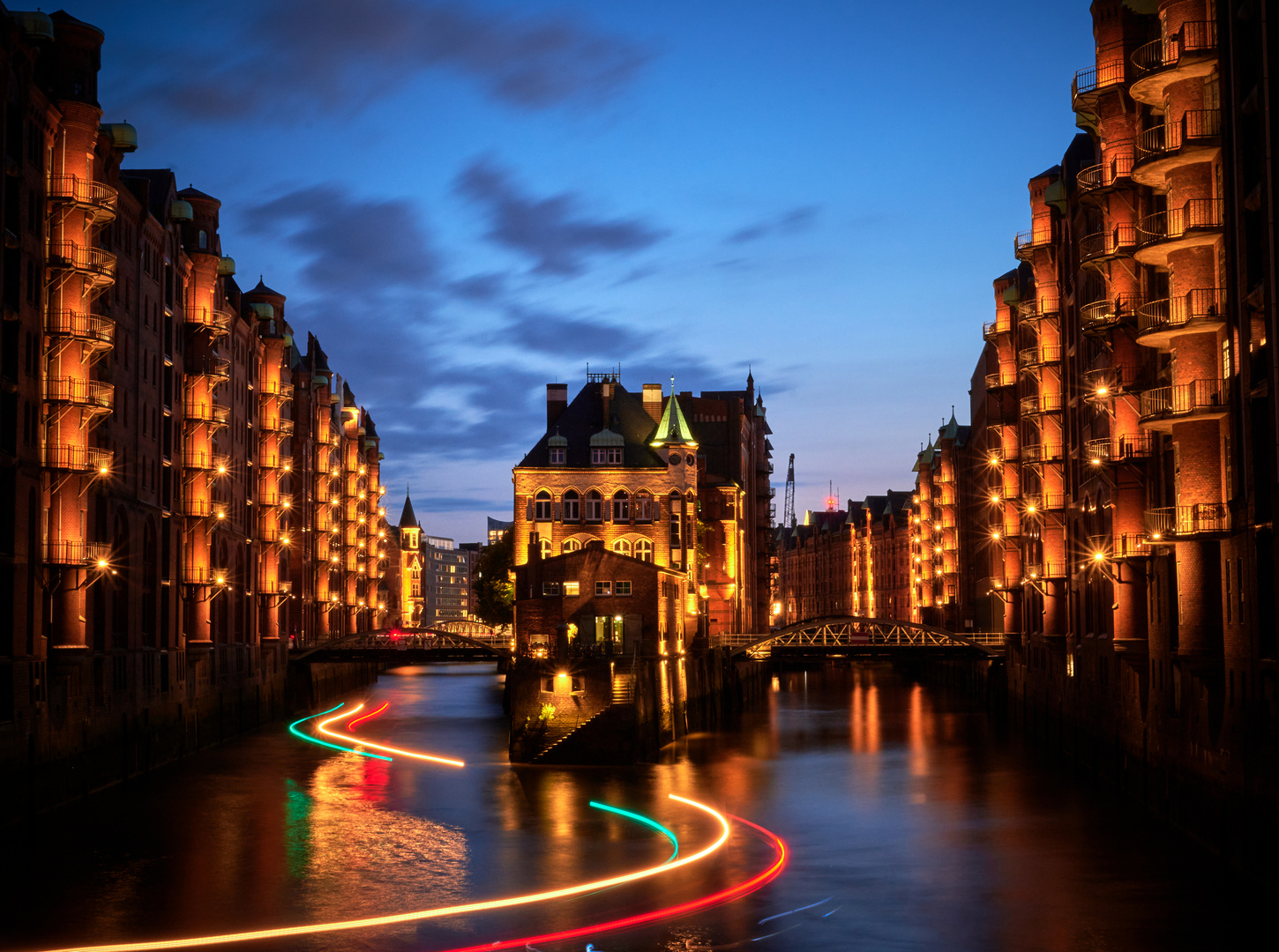 Wasserschloss Hamburg bei Nacht - Ampel Edition