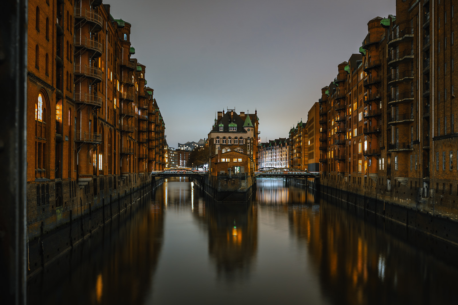 Wasserschloss Hamburg unbeleuchtet