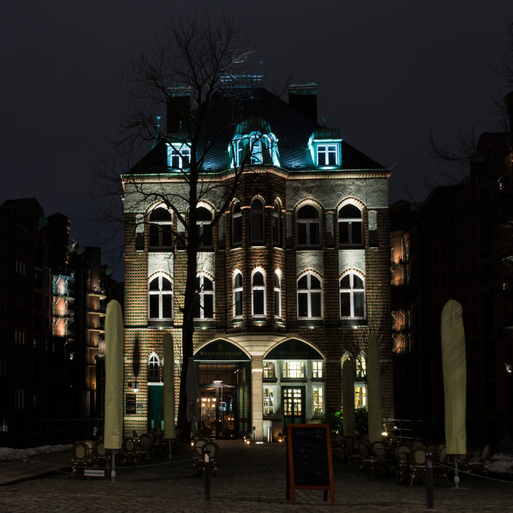 Wasserschloss Hamburg von vorne