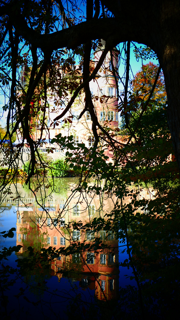 Wasserschloß im Herbst